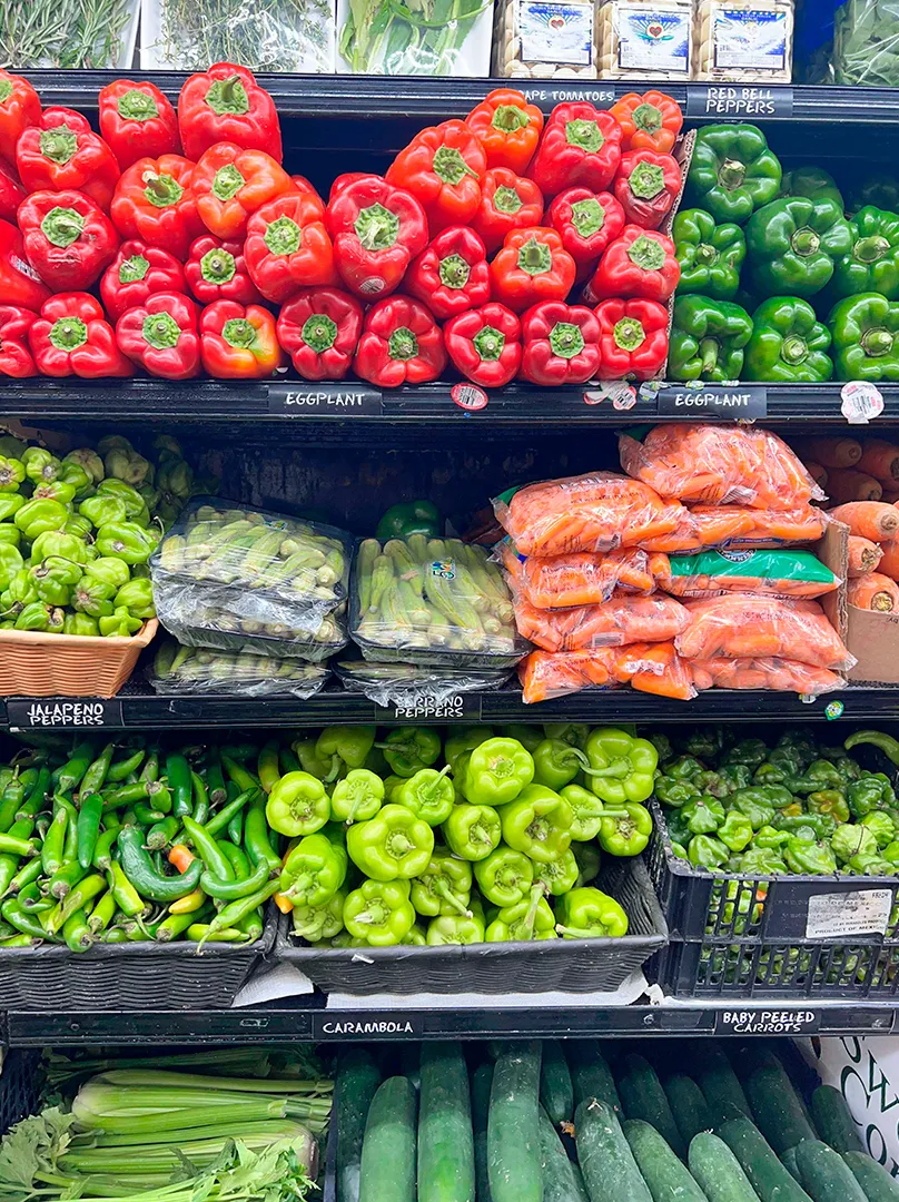 estantería de verduras