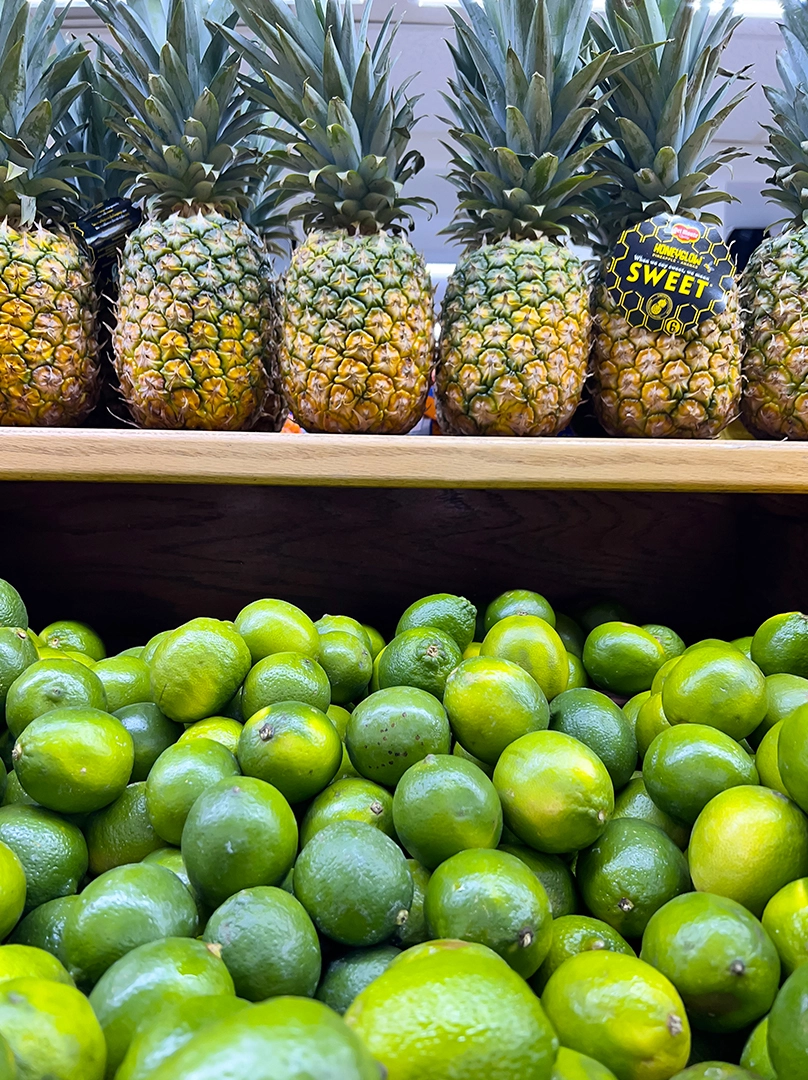 estantería de paquetes de papas